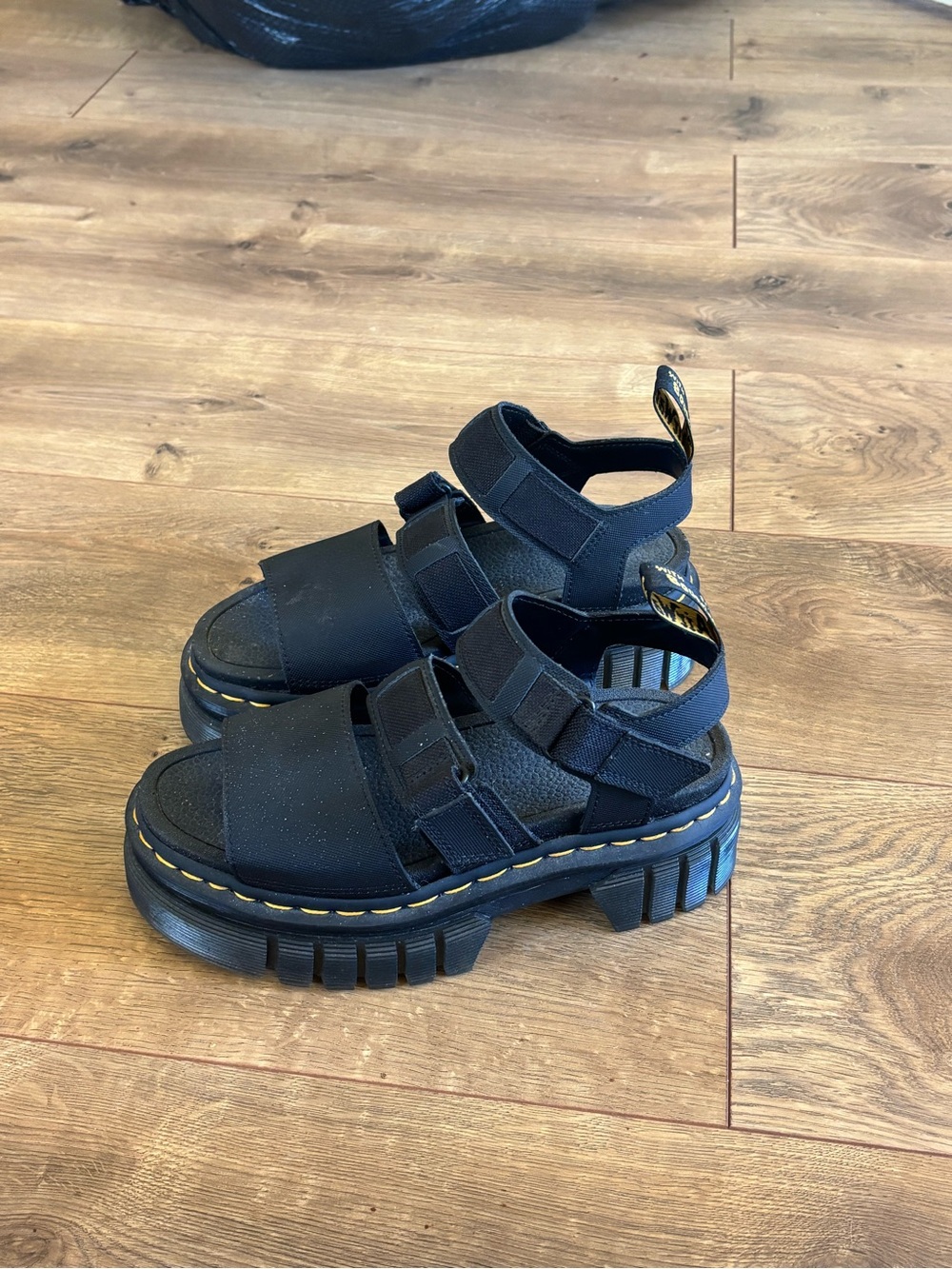 Dr. Martens platform Strap Sandals 37